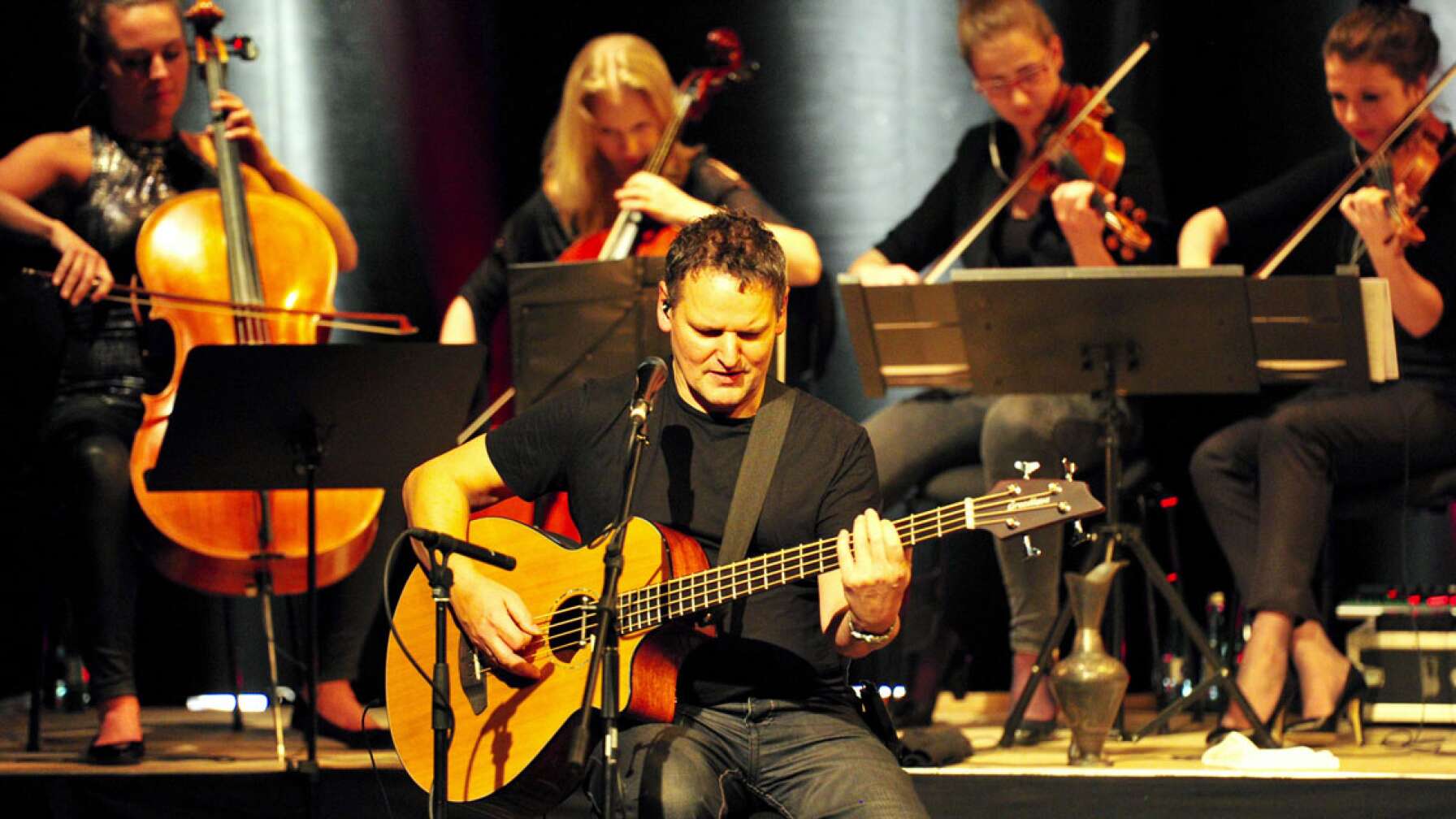 Die Pink Floyd Tribute Band Echoes - "Barefoot To The Moon"