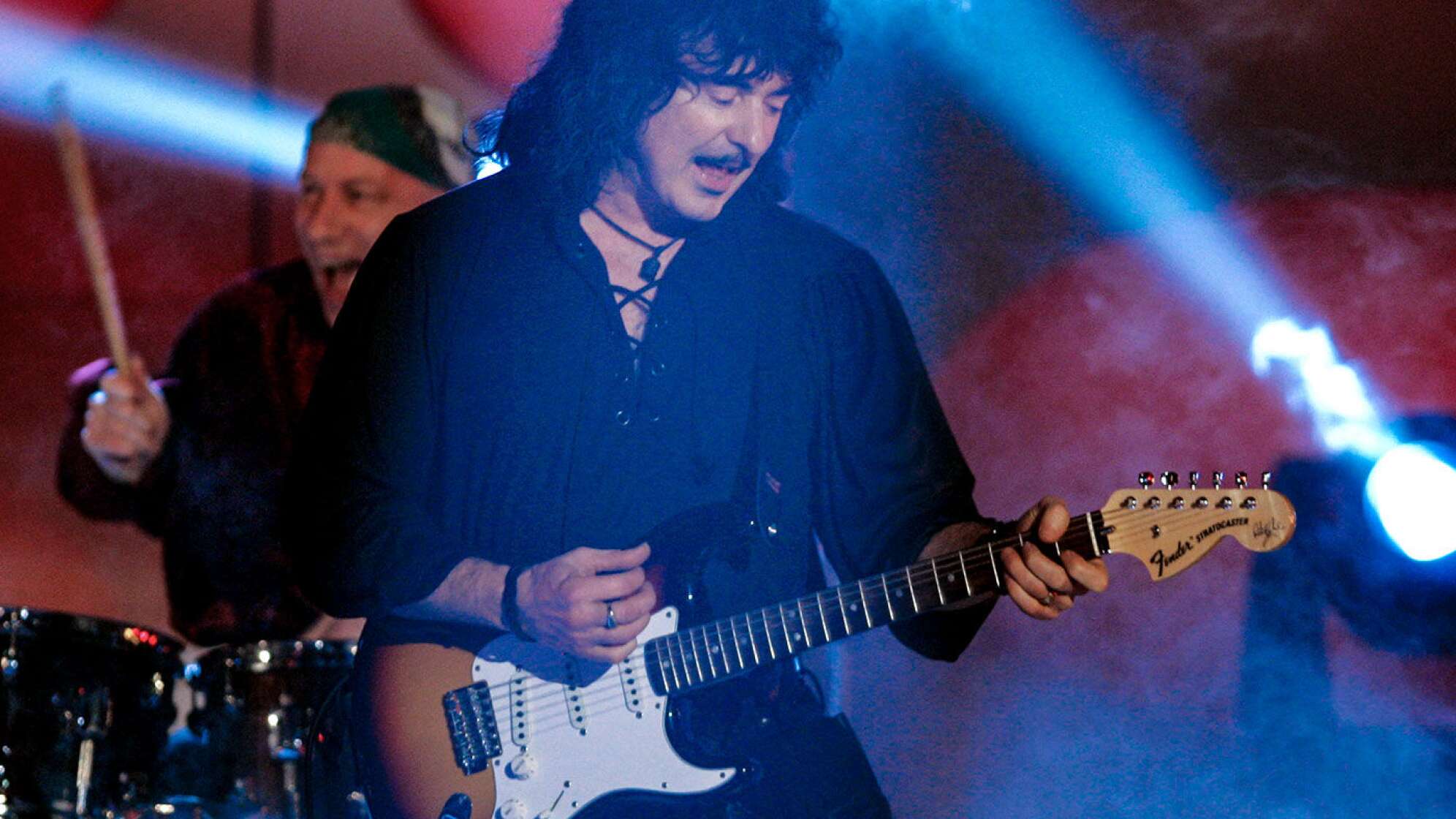 Mit seinem Gitarrenspiel hat Ritchie Blackmore die Hard Rock- und Metal-Welt entscheidend auf den Weg gebracht. Hier haben wir sieben spannende Fakten über den Saitenhexer ->