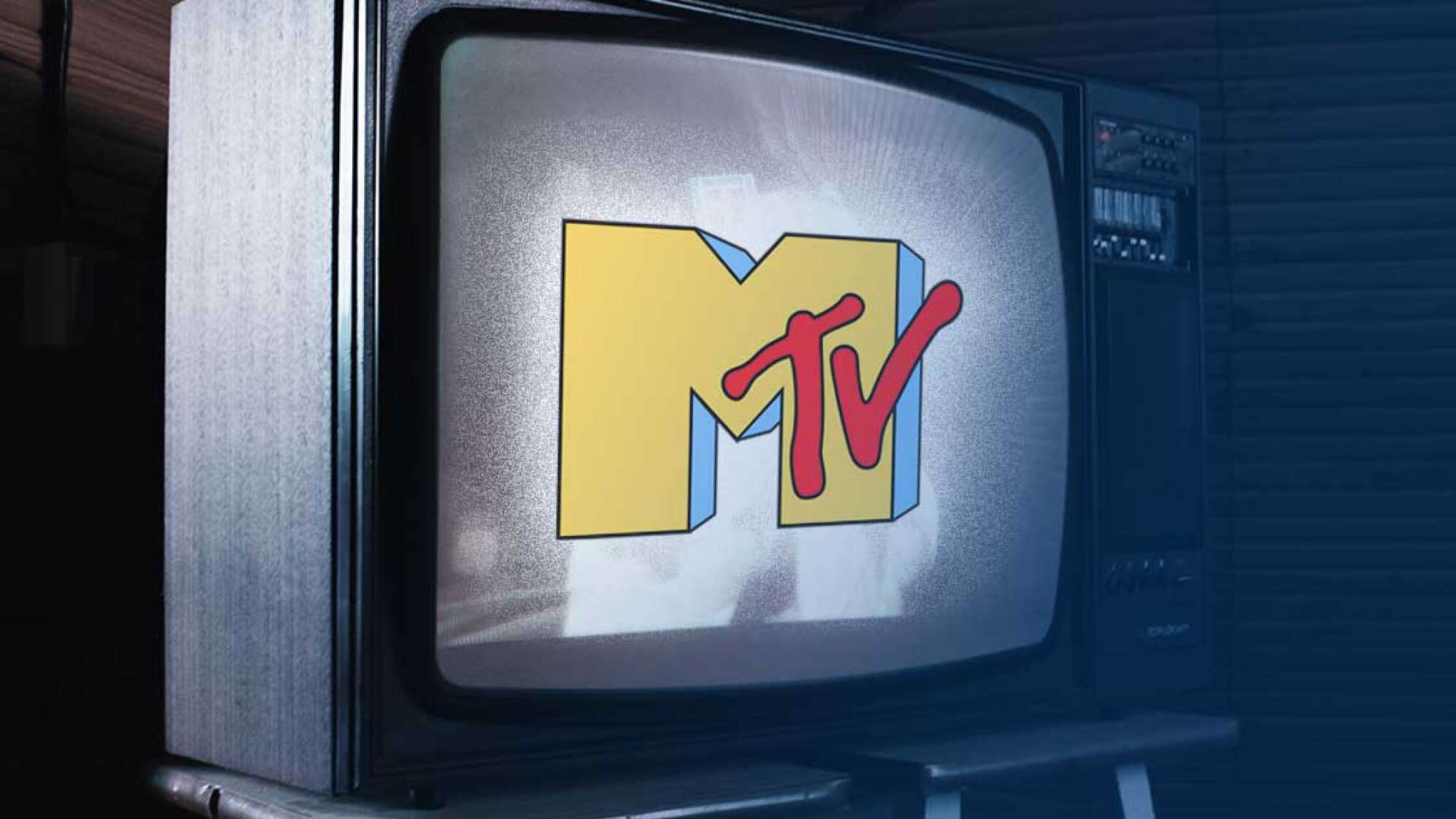 alter Röhrenfernseher zeigt Logo von MTV an