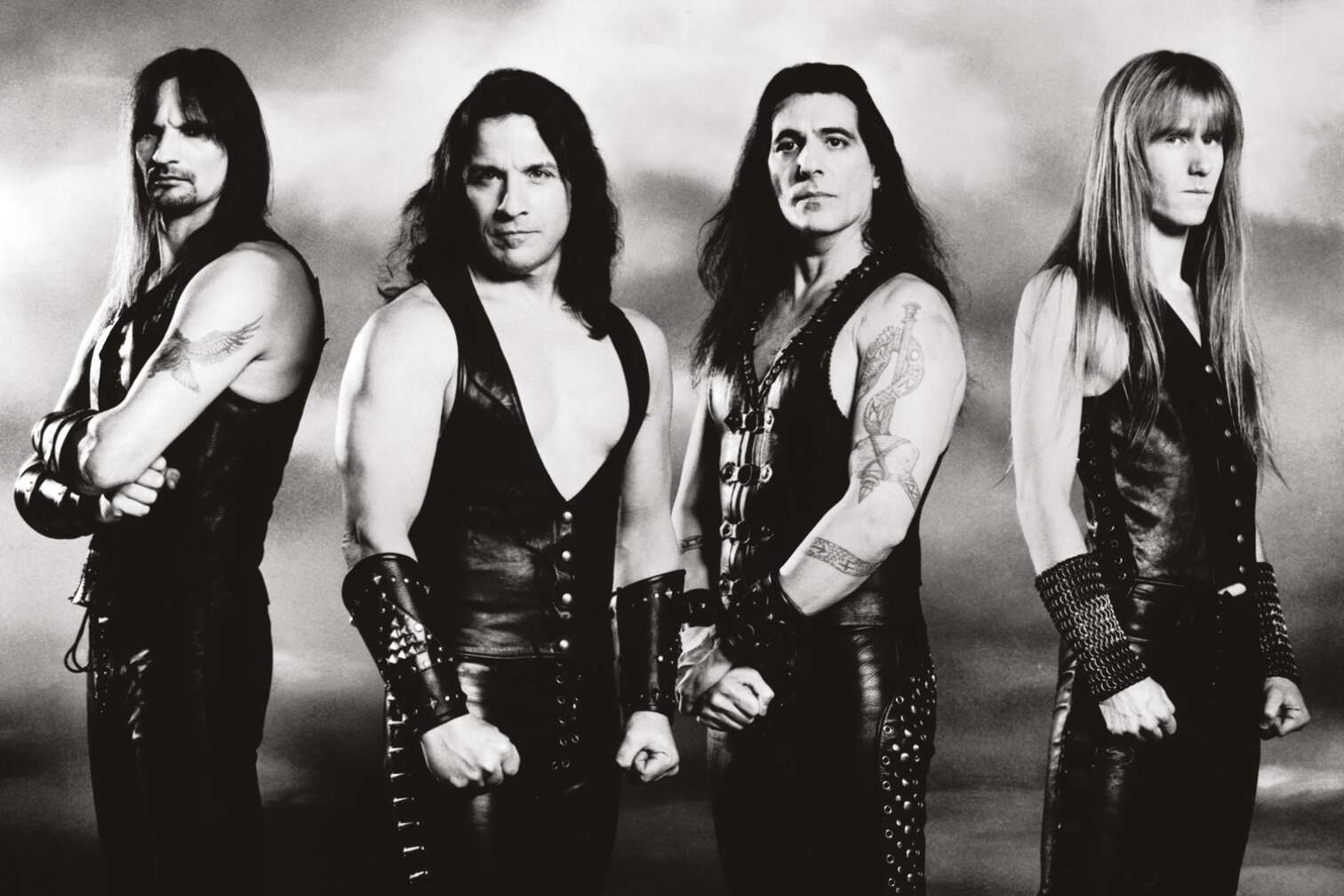 Bandmitglieder der Heavy Metal Band Manowar posieren im Lederoutfit