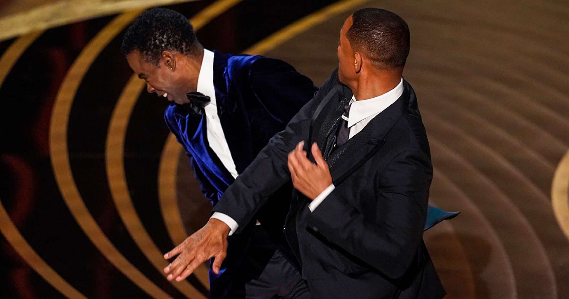 Will Smith verpasst Chris Rock bei der Oscar-Verleihung eine Ohrfeige.