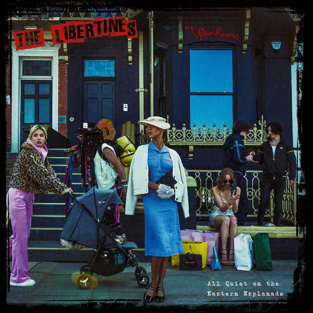 Das Cover zu "All quiet on eastern esplanade" mit Menschen auf der Straße