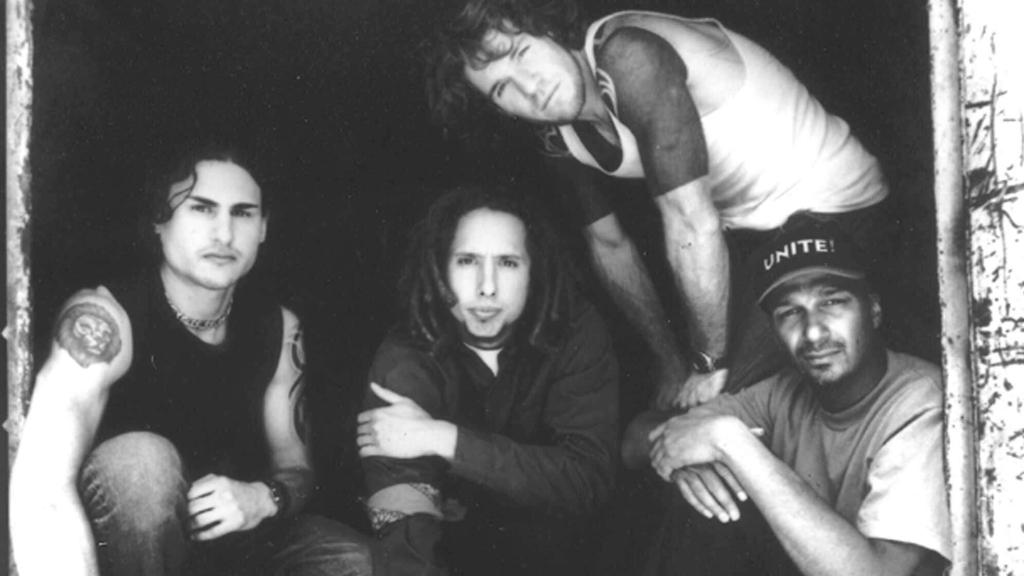Pressefoto der Band RAGE AGAINST THE MACHINE aus dem Jahr 2004