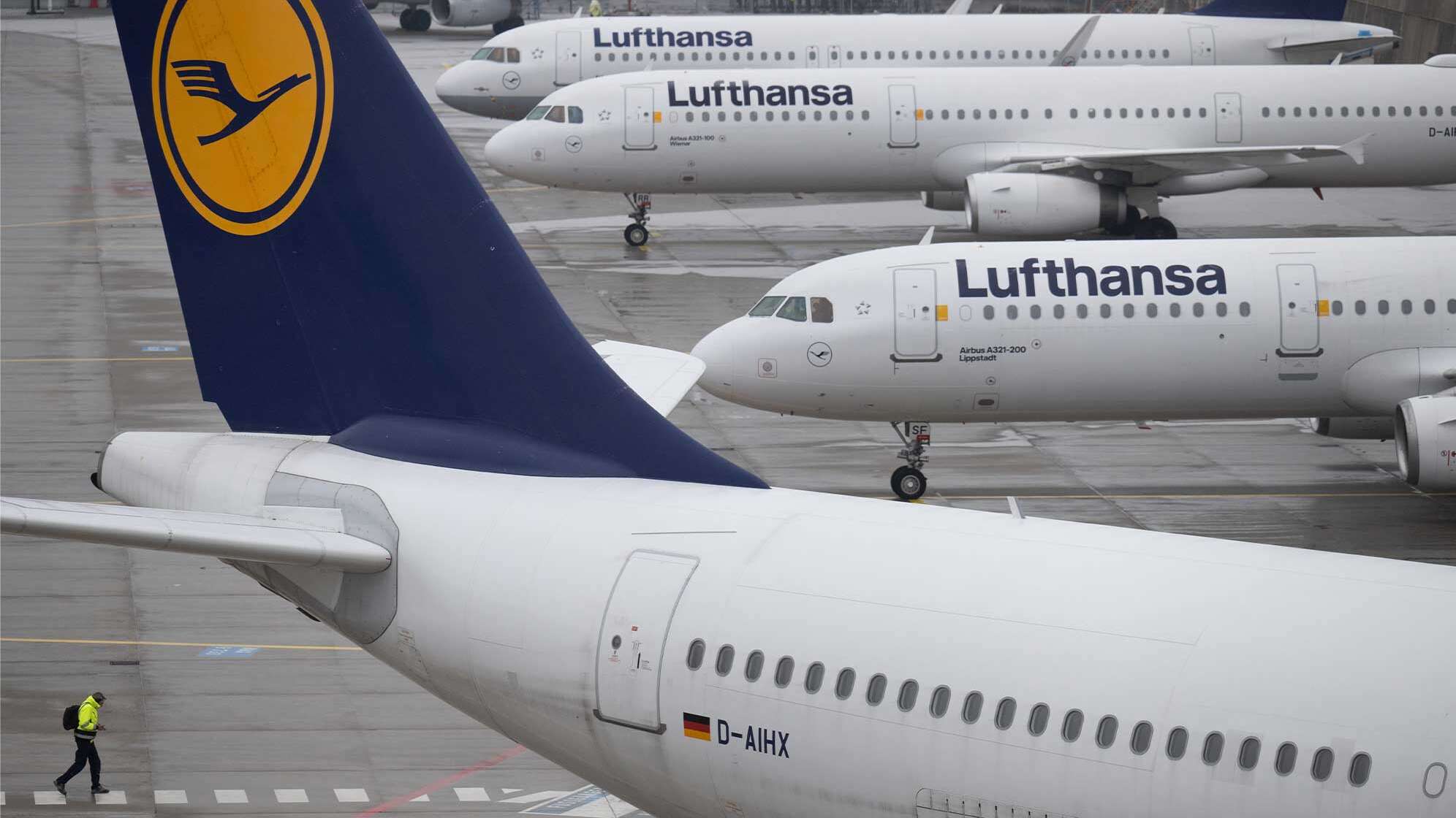 Flugafen Frankfurt: Es stehen Flugzeuge der Lufthansa am Boden