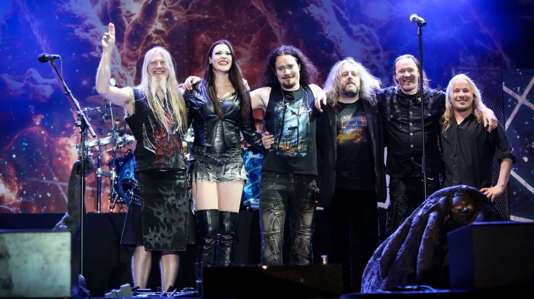 Nightwish Gruppenfoto on stage