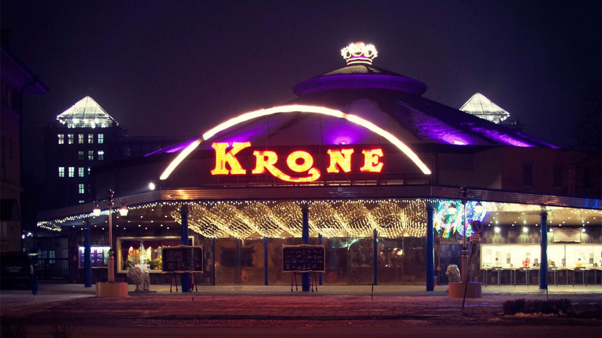 Circus Krone bei Nacht