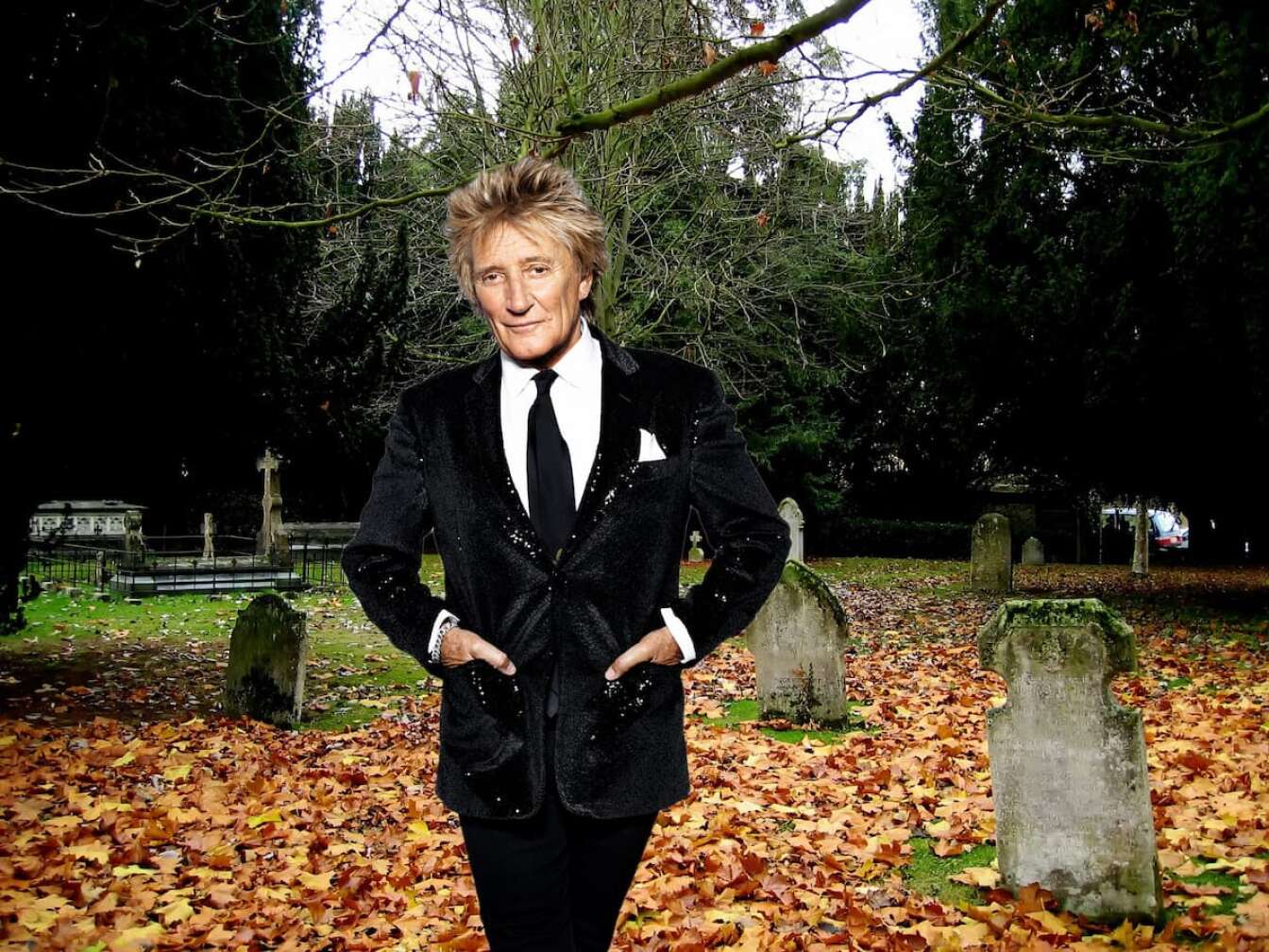 Rod Stewart auf dem Friedhof.