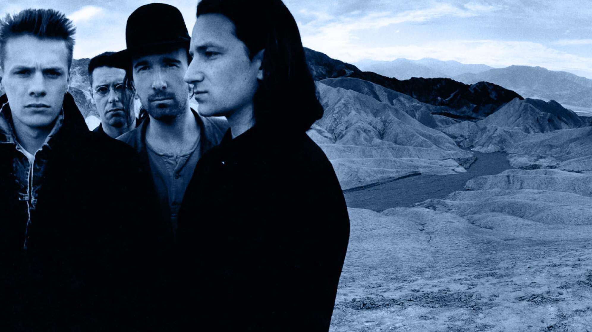 U2 vor einem Gebirge