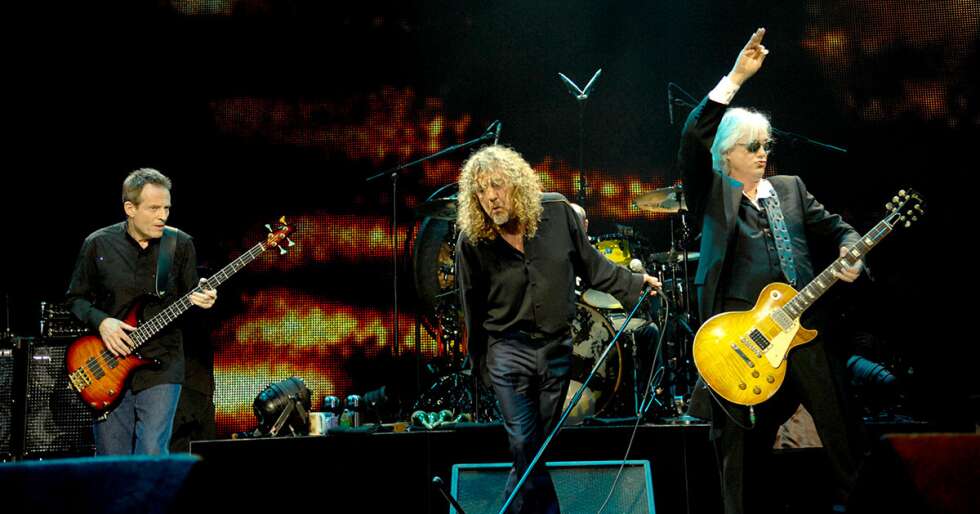 Bandmitglieder von Led Zeppelin performen live auf der Bühne