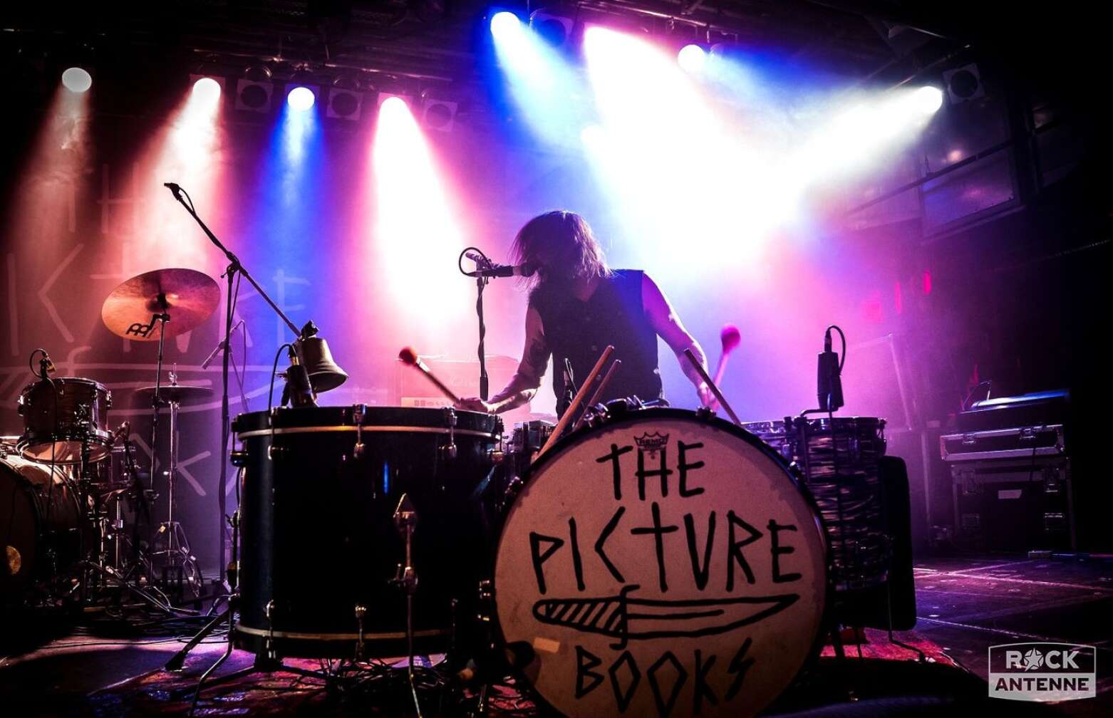 Schlagzeuger der Band "The Picturebooks"