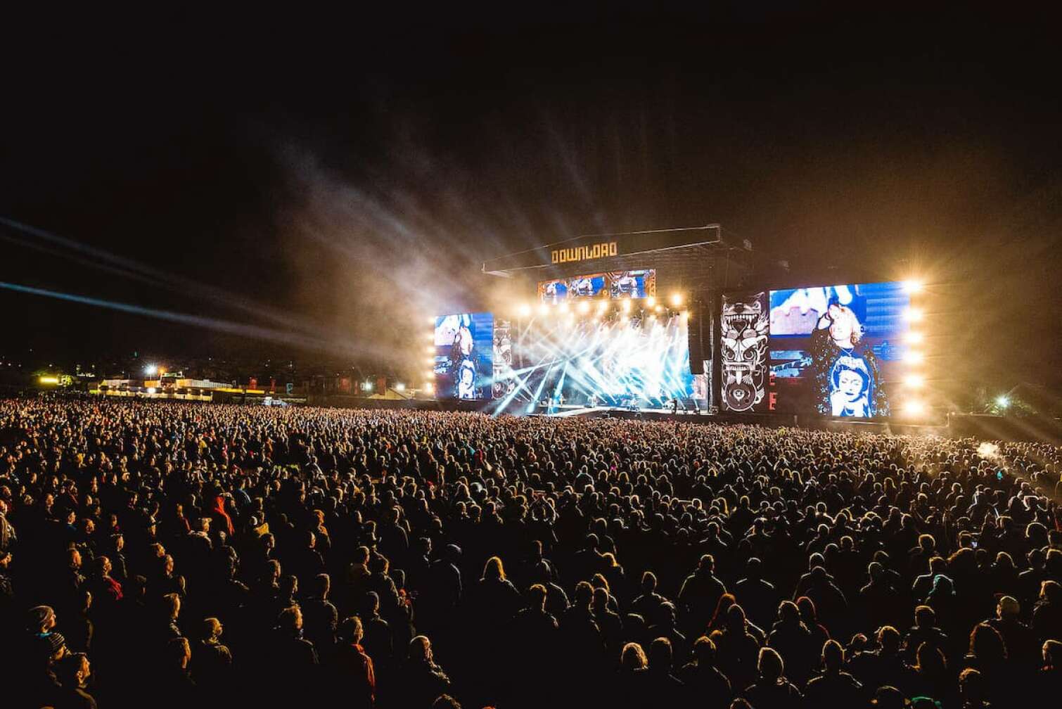 Publikum und Stage des Download Festivals