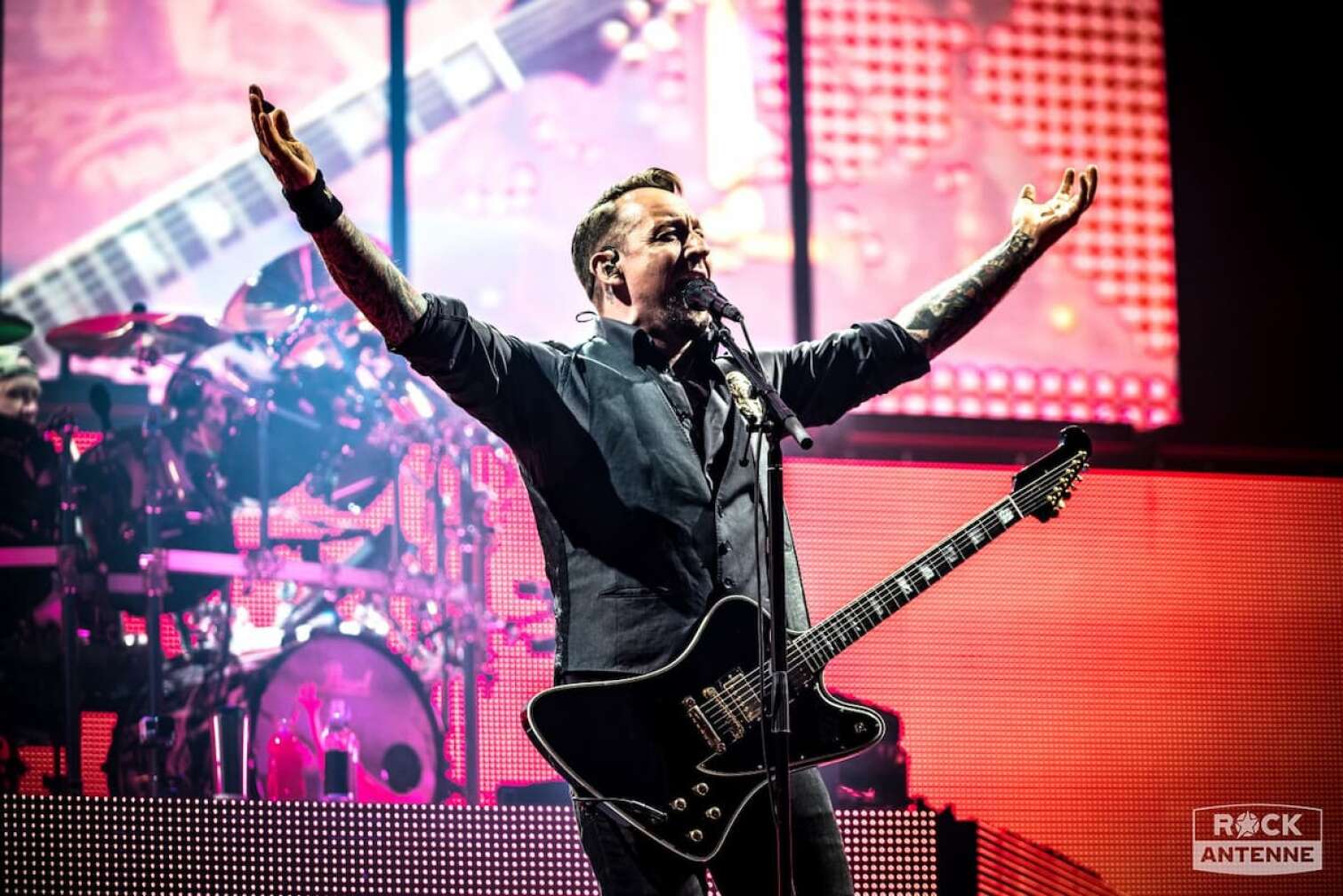 Michael Poulsen (Volbeat) auf der Bühne