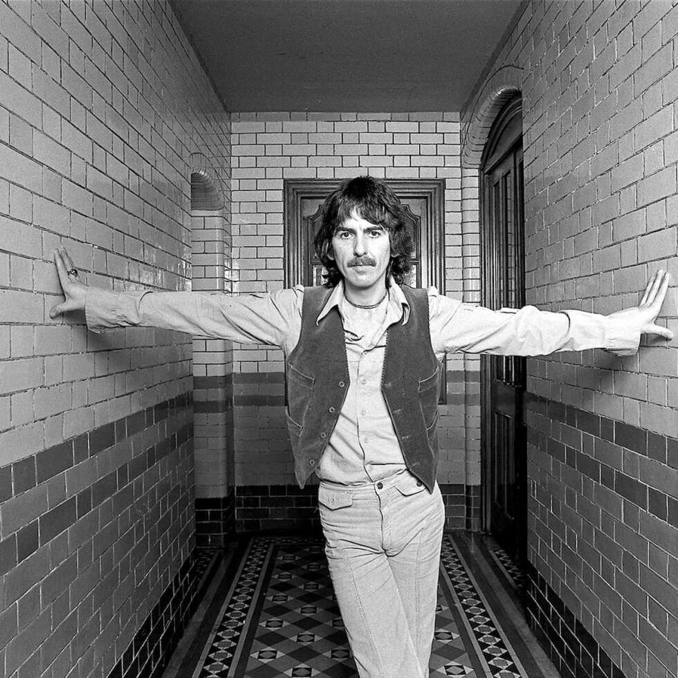 George Harrison im Hausflur