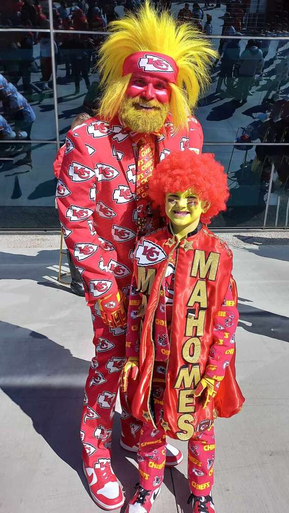 Football Fans bei den NFL European Games 2023 in voller Fan-Montur